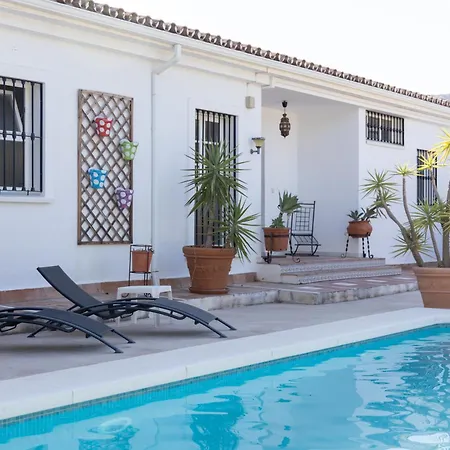 Encantadora Con Piscina Y Estilo Unico Villa